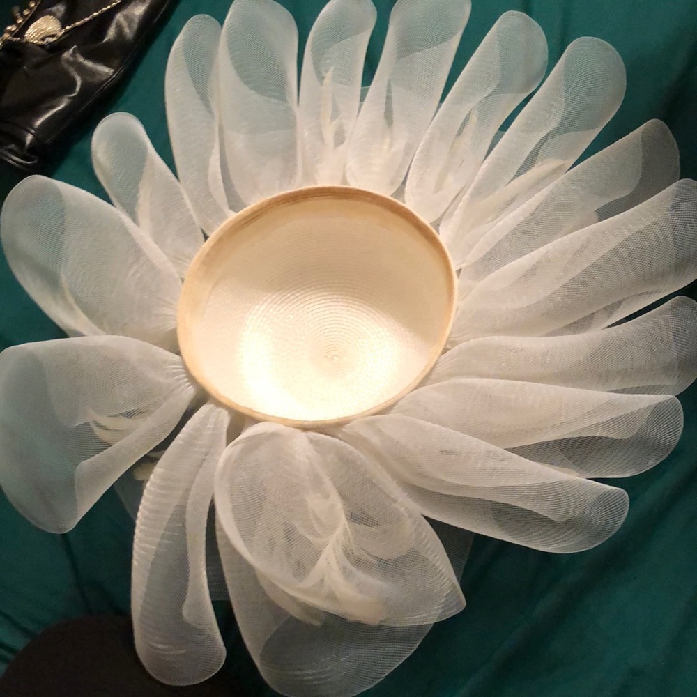 Ivory hat - Picture 2 of 2